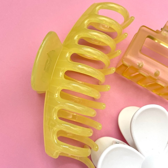 Daisy yellow 4pc claw clip set - Picture 6 of 7